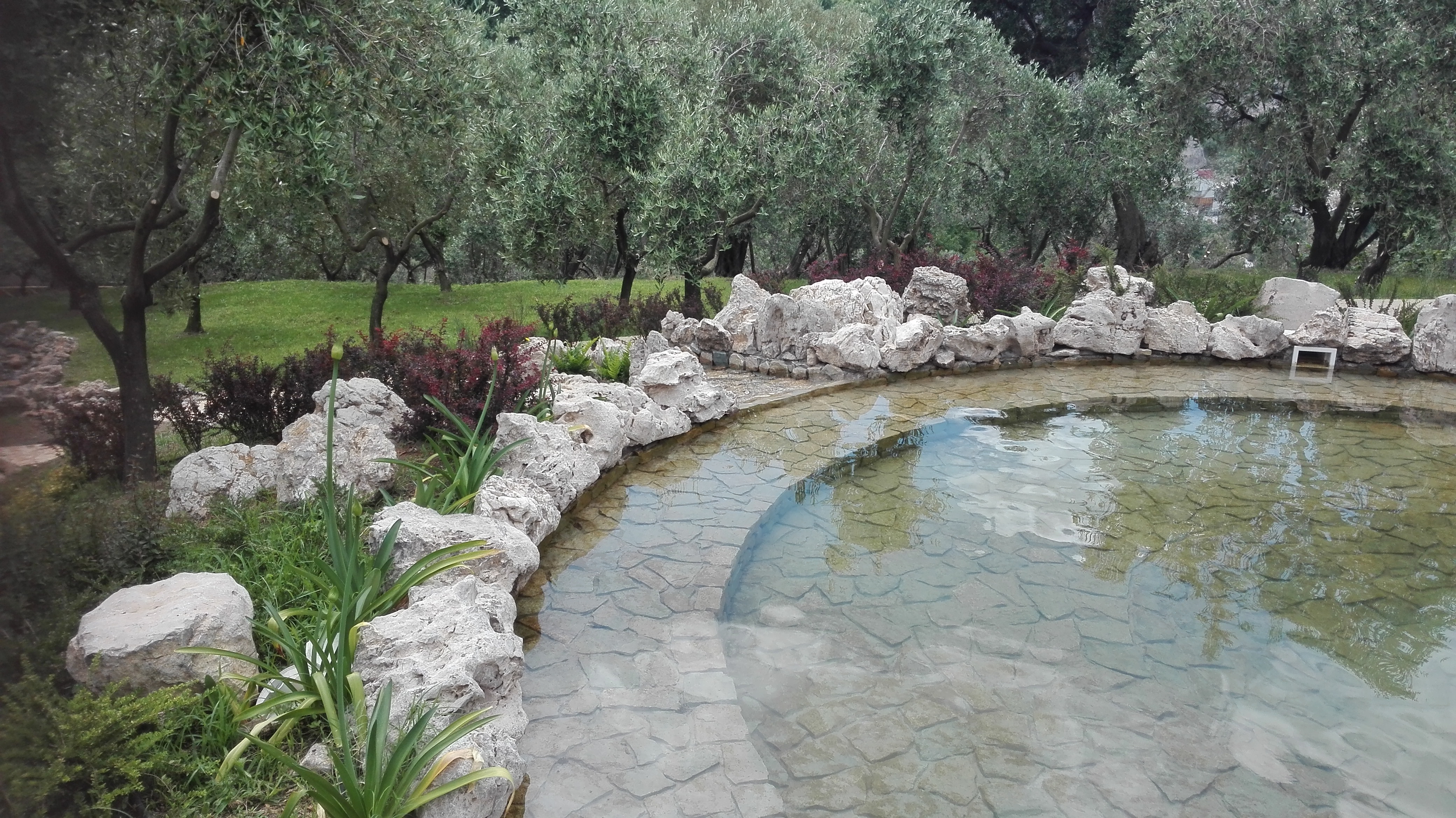 laghetti-e-cascate-artificiali